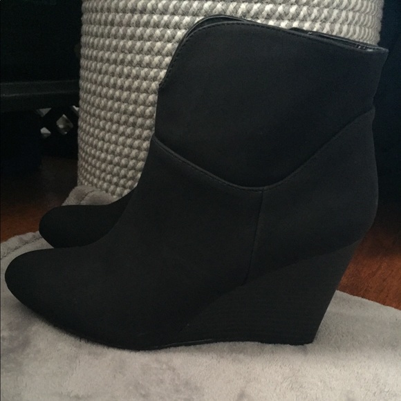 Women’s Ankle Wedge Suede Boot New in Box - Picture 5 of 16